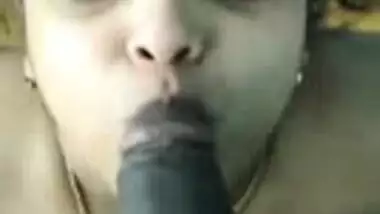 Desi girl giving superb blowjob 