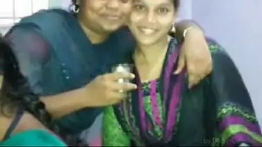 Tamil Nadu South Indian bhabhi exposed her busty naked figure on demand