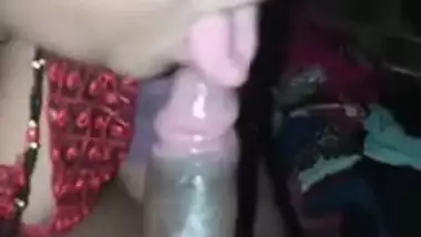 Indian XXX housewife sucking her cocky husband’s dick like ice-cream MMS