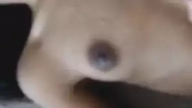 Slim Desi wench gets covered with XXX spunk after giving handjob