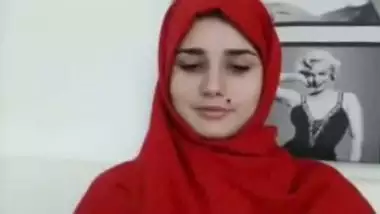 Dhaka girl exposes naked boobs in Bangladeshi sex video