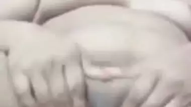 Cigarette gives Desi woman's desired XXX pleasure in MMS footage