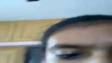 Cute desi babe nude show