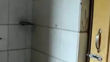 Super Hot Kolkata GF Selfmade Bathing Video wid Audio