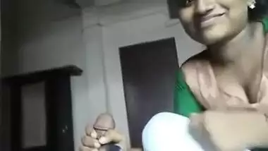 Geile Inderin muss das Blasen noch lernen!