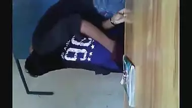 Desi lover kissing sn in outdoor