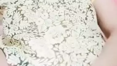 Horny Indian Girl Pussy Fingering And Masturbating With Hair Brush